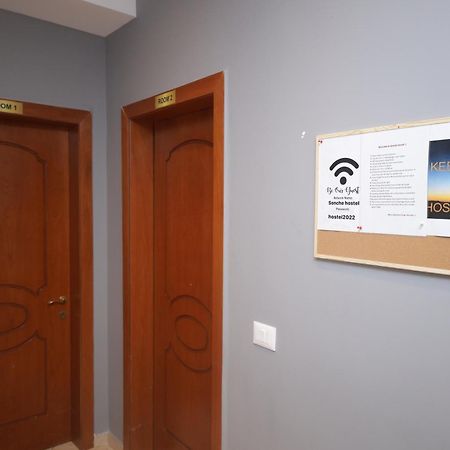 Sonche Hostel Тирана Екстер'єр фото