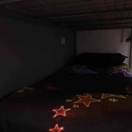 Sonche Hostel Тирана Екстер'єр фото