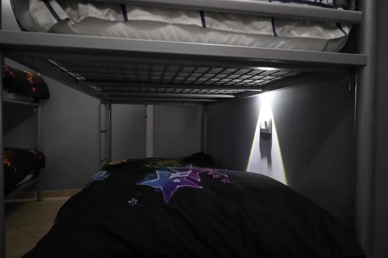 Sonche Hostel Тирана Екстер'єр фото