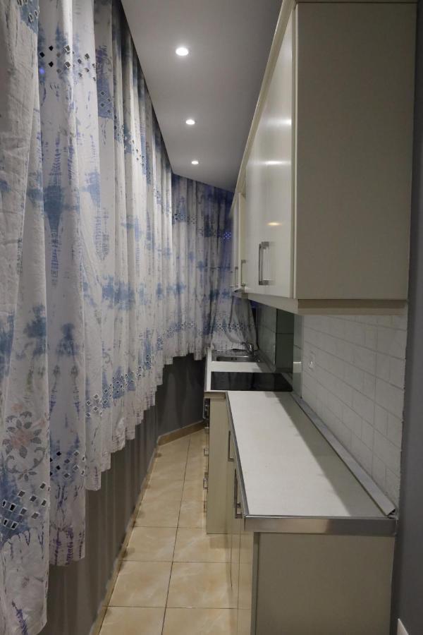 Sonche Hostel Тирана Екстер'єр фото