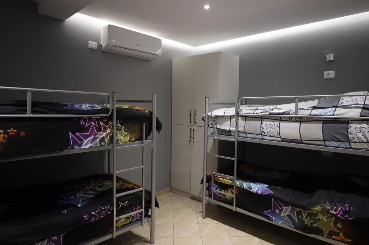 Sonche Hostel Тирана Екстер'єр фото