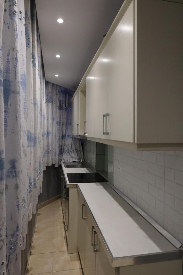 Sonche Hostel Тирана Екстер'єр фото