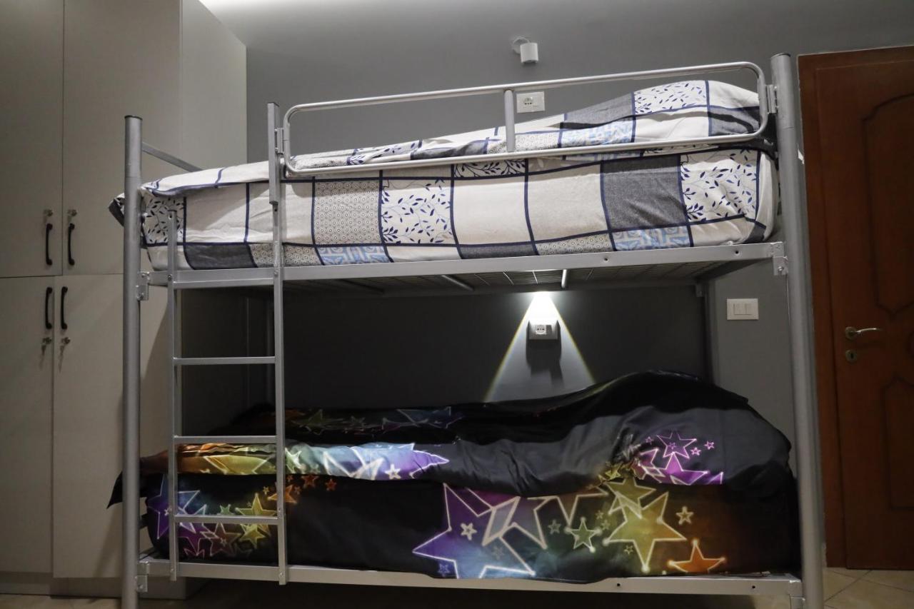 Sonche Hostel Тирана Екстер'єр фото