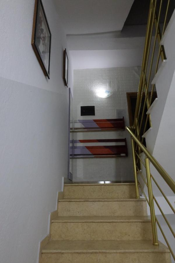 Sonche Hostel Тирана Екстер'єр фото