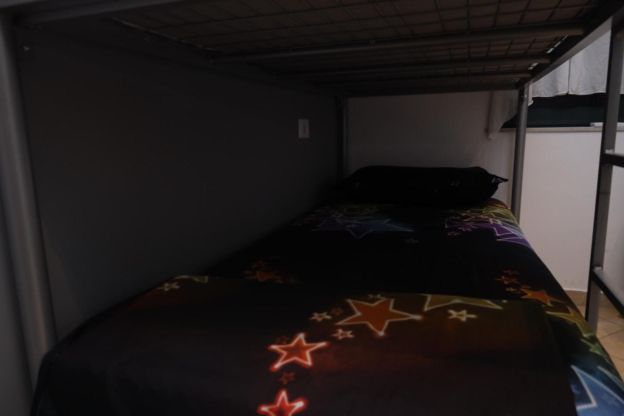 Sonche Hostel Тирана Екстер'єр фото
