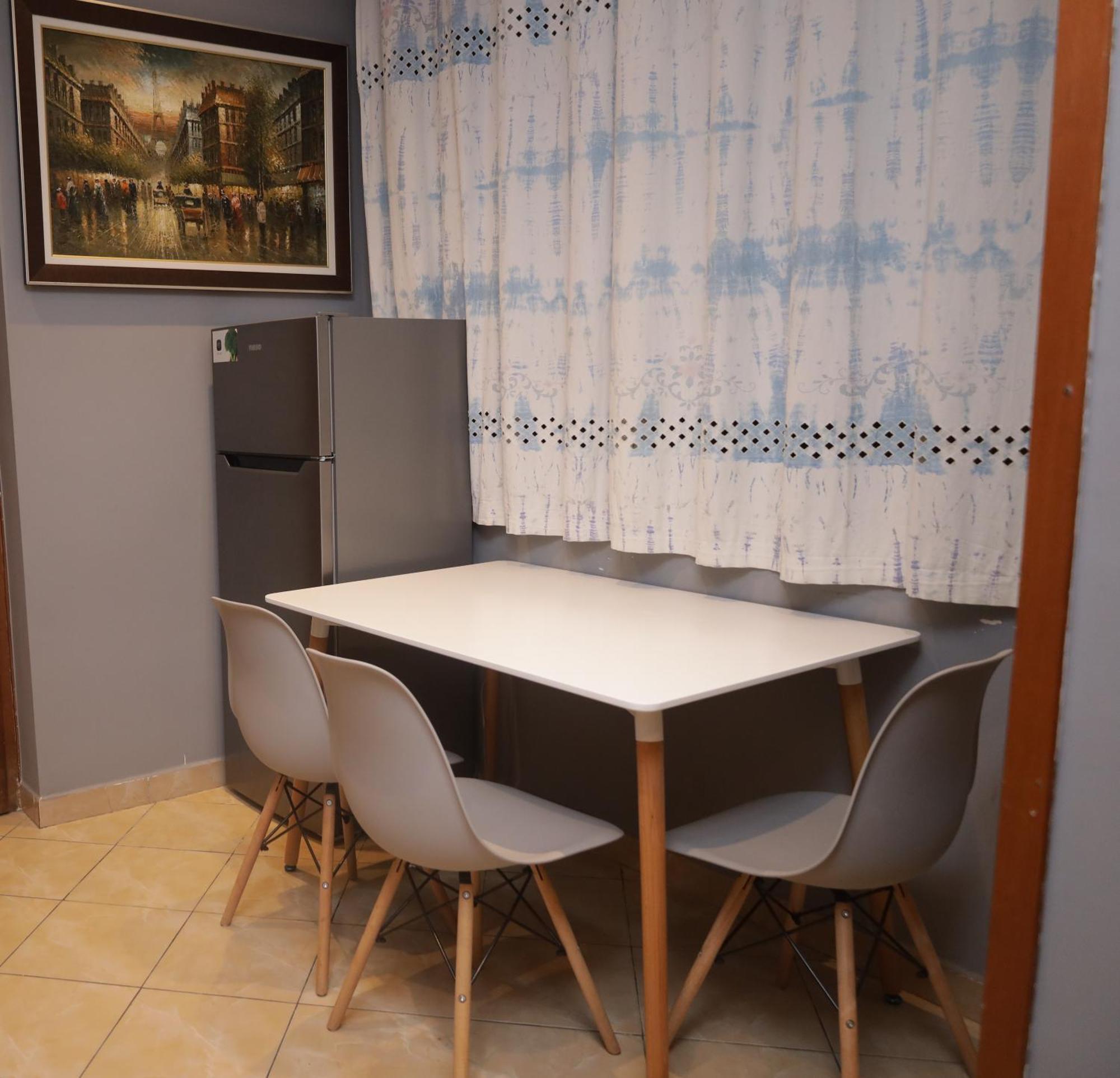 Sonche Hostel Тирана Екстер'єр фото
